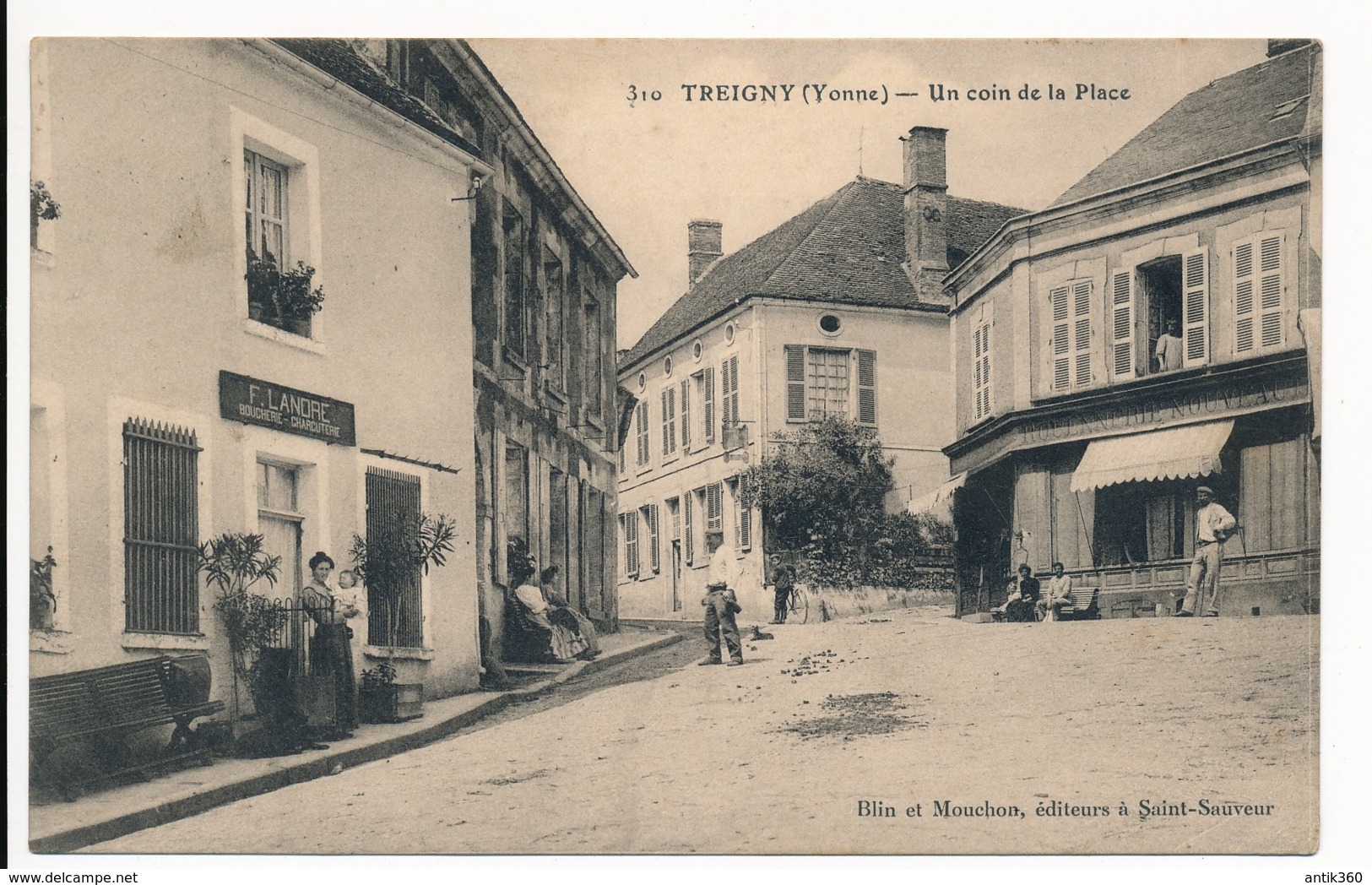 CPA 89 TREIGNY Un Coin De La Place Boucherie Charcuterie Boulangerie - Treigny