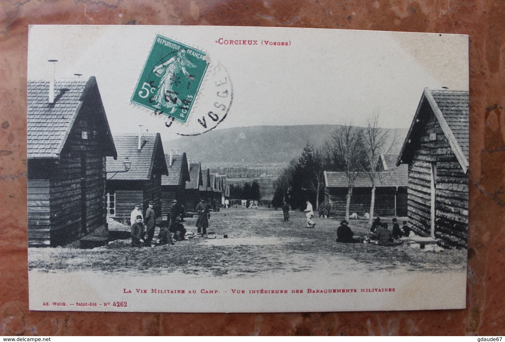 CORCIEUX (88) - LA VIE MILITAIRE DU CAMP - VUE INTERIEURE DES BARAQUEMENTS MILITAIRES - Corcieux