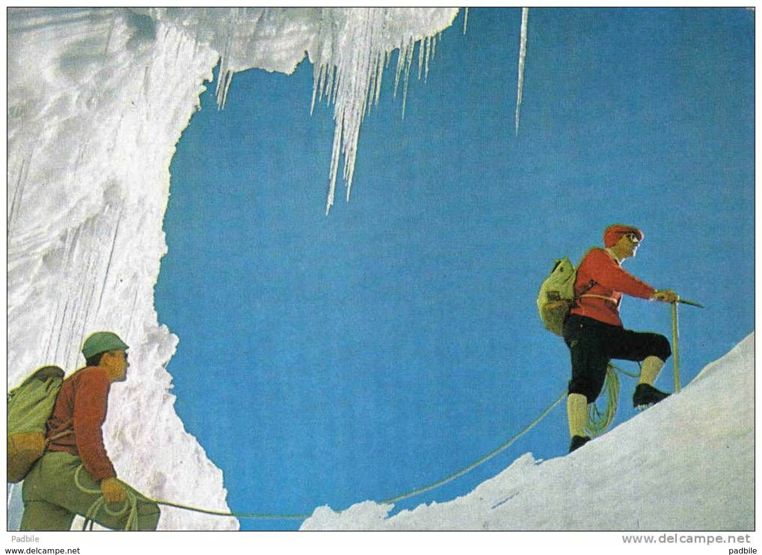 Carte Postale  Escalade  Alpinisme Dans Une Crevasse Au Dessus De Chamonix Trés Beau Plan - Climbing