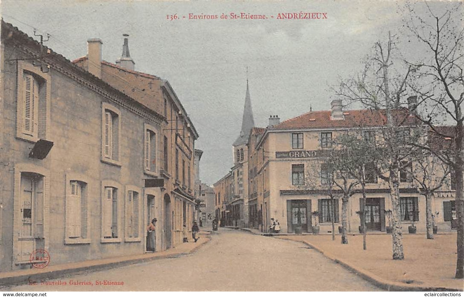 Andrézieu-Bouthéon           42         Une Place        (voir Scan) - Andrézieux-Bouthéon