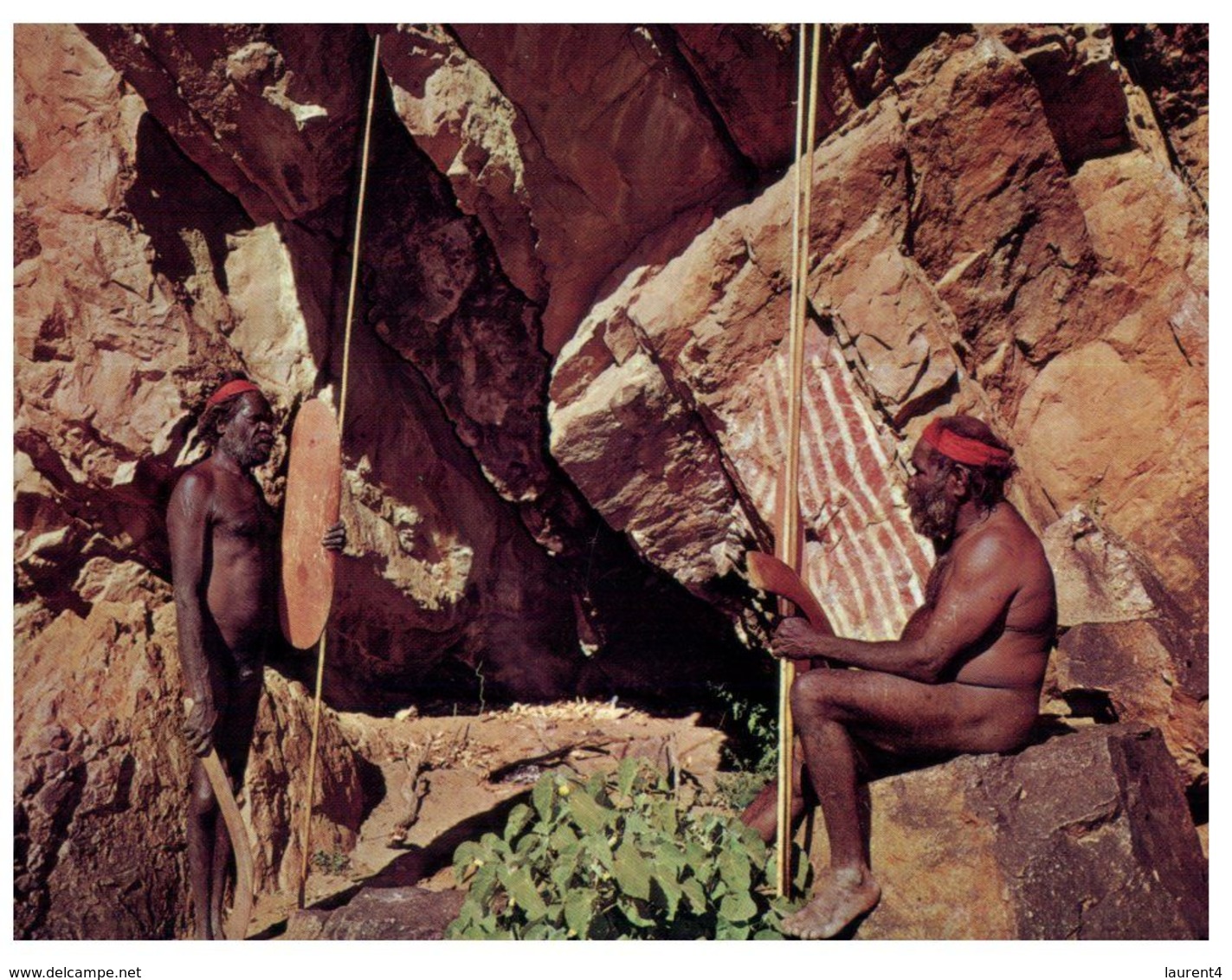 (F 14) Australia - NT - Aborignal Hunter At Uluru (Ayers Rock) - Aborigines