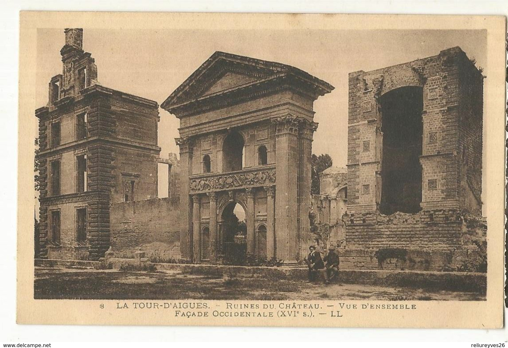 CPA ,D.84,  N°8, La Tour D' Aigues , Ruines Du Château - Vue D' Ensemble -Façade Orientale ...Ed. LL. - La Tour D'Aigues