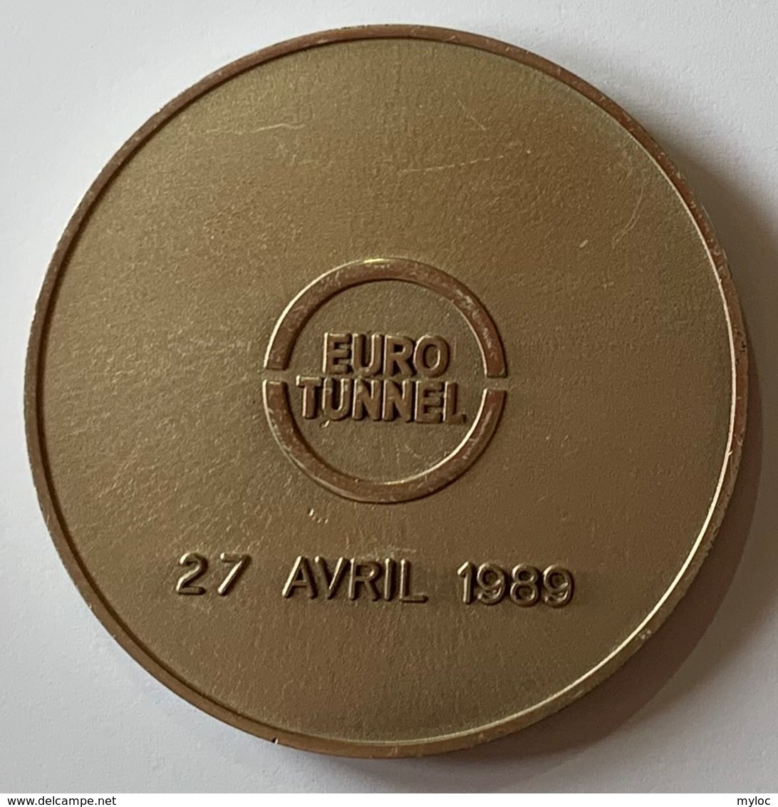 Médaille. Eurotunnel. 27 Avril 1989. Percement De La Gallerie De Service Sous Terre. - Professionnels / De Société