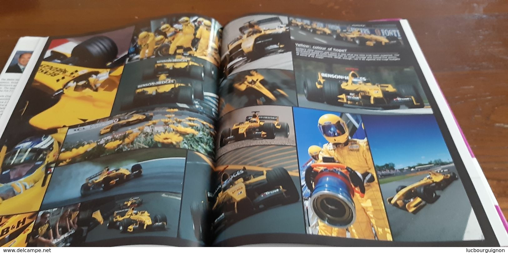 FORMULA 1  Yearbook 2004 - 2005  220 pages