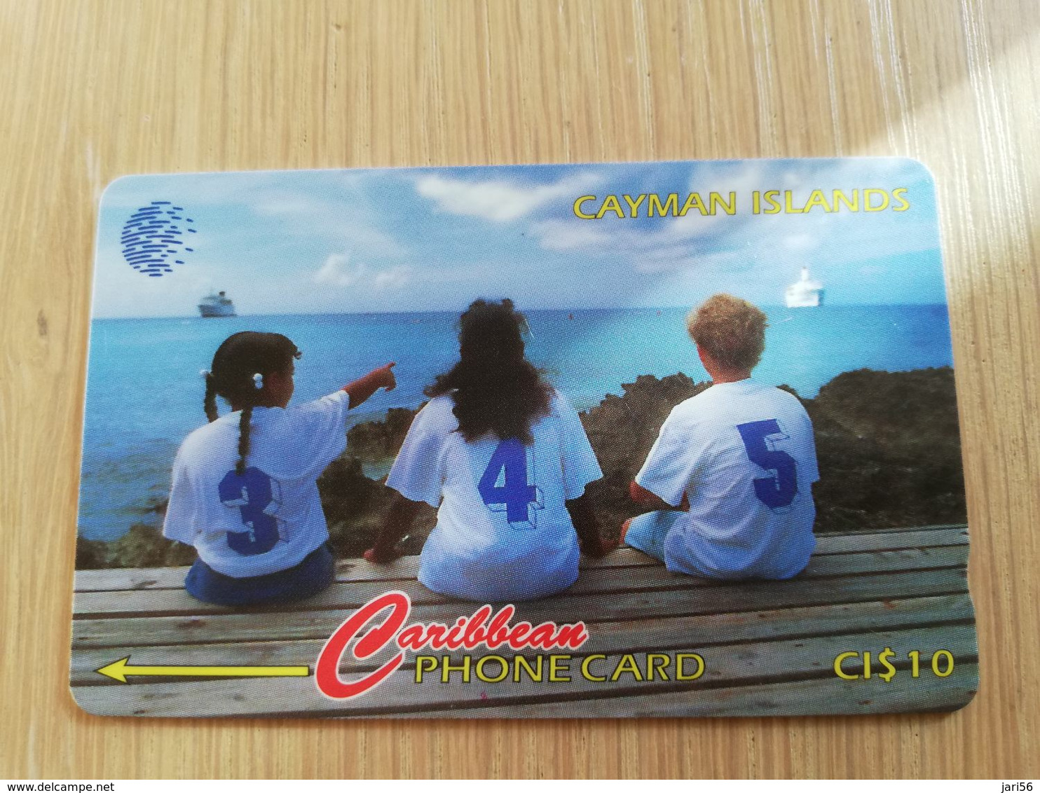 CAYMAN ISLANDS  CI $ 10,-  CAY-131C CONTROL NR 131CCIC   THREE CHILDREN SITTING     Fine Used Card  ** 3109** - Kaimaninseln (Cayman I.)