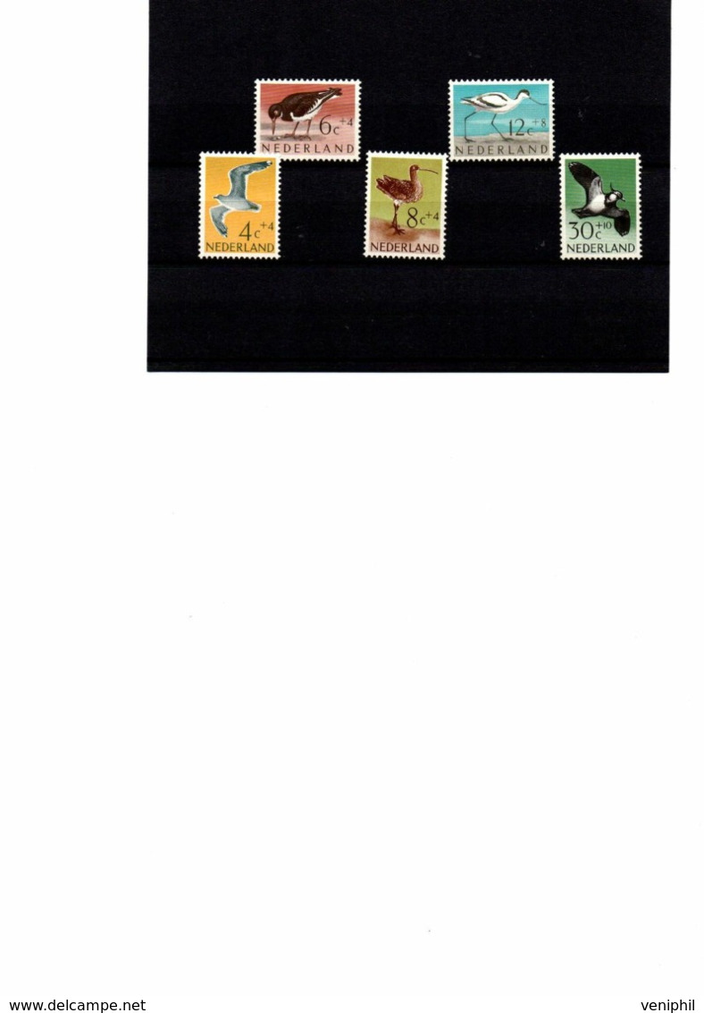 PAYS -  BAS- SERIE OISEAUX N° 733 A 737 NEUF INFIME CHARNIERE -COTE : 14 € - Ungebraucht