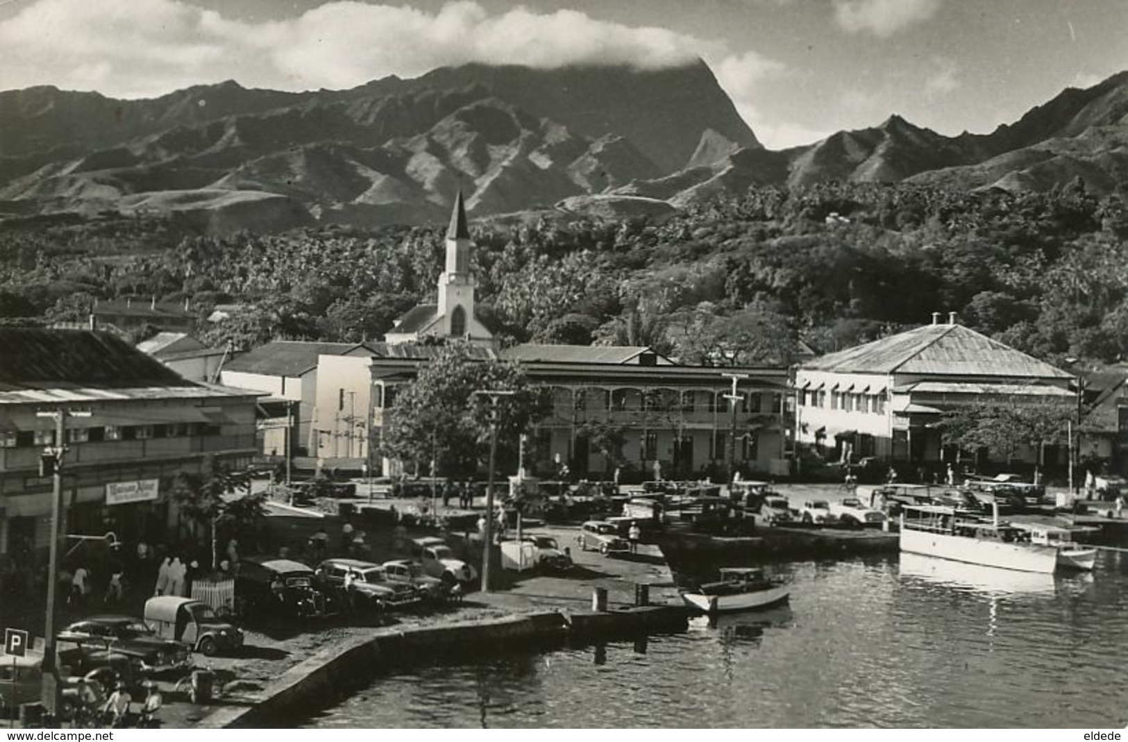 Real Photo  Oceanie Française Papeete  Port . American Cars . 2CV Tube, 202 Peugeot , Aronde  Photo Sylvain - French Polynesia