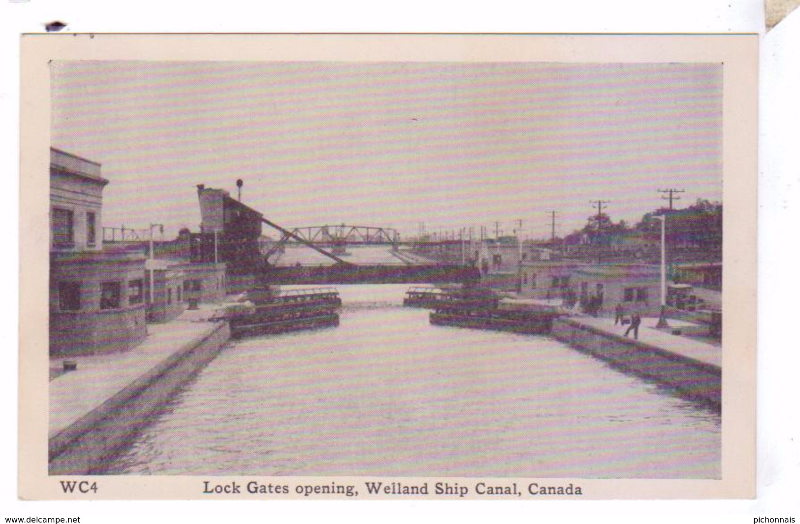 WELLAND CANAL ON  Canada Lock Gates Opening Ship Canal - Calgary
