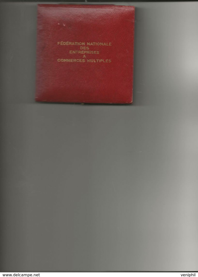 MEDAILLE BRONZE PATINE MORDORE -SIGNEE -P .LANDOWSKI 1950 -FEDERATION NATIONALE DES ENTREPRISES A COMMERCES MULTIPLES . - Firma's