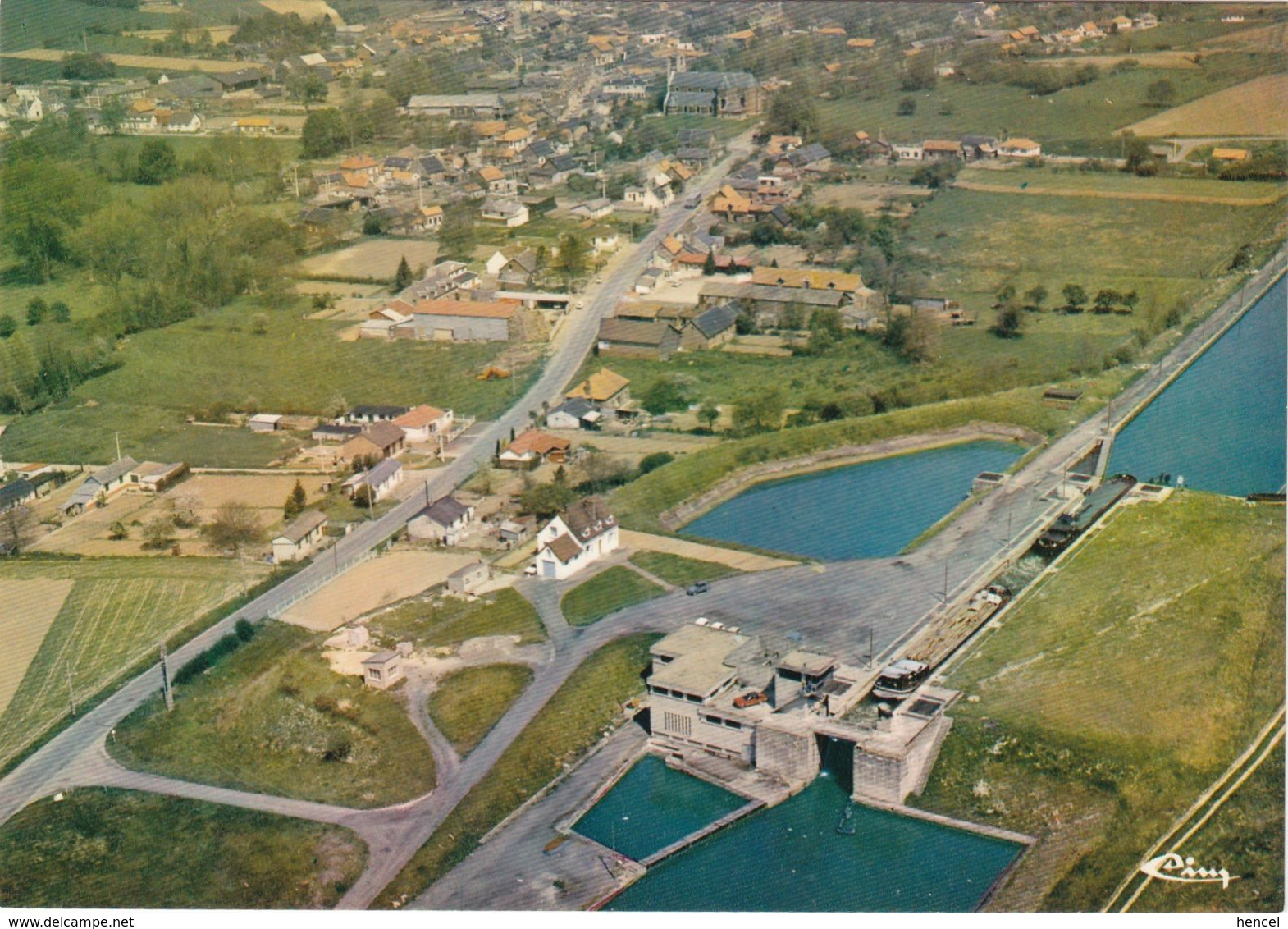 MOISLAINS. Canal Du Nord. Péniches Dans L'Ecluse N° 8 - Moislains