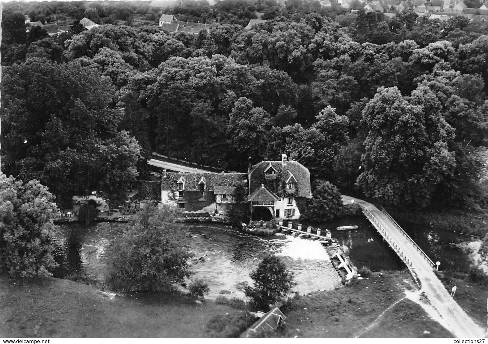 27-FOURGES- AUBERGE DU MOULIN DE FOURGES VUE DU CIEL - Fourges