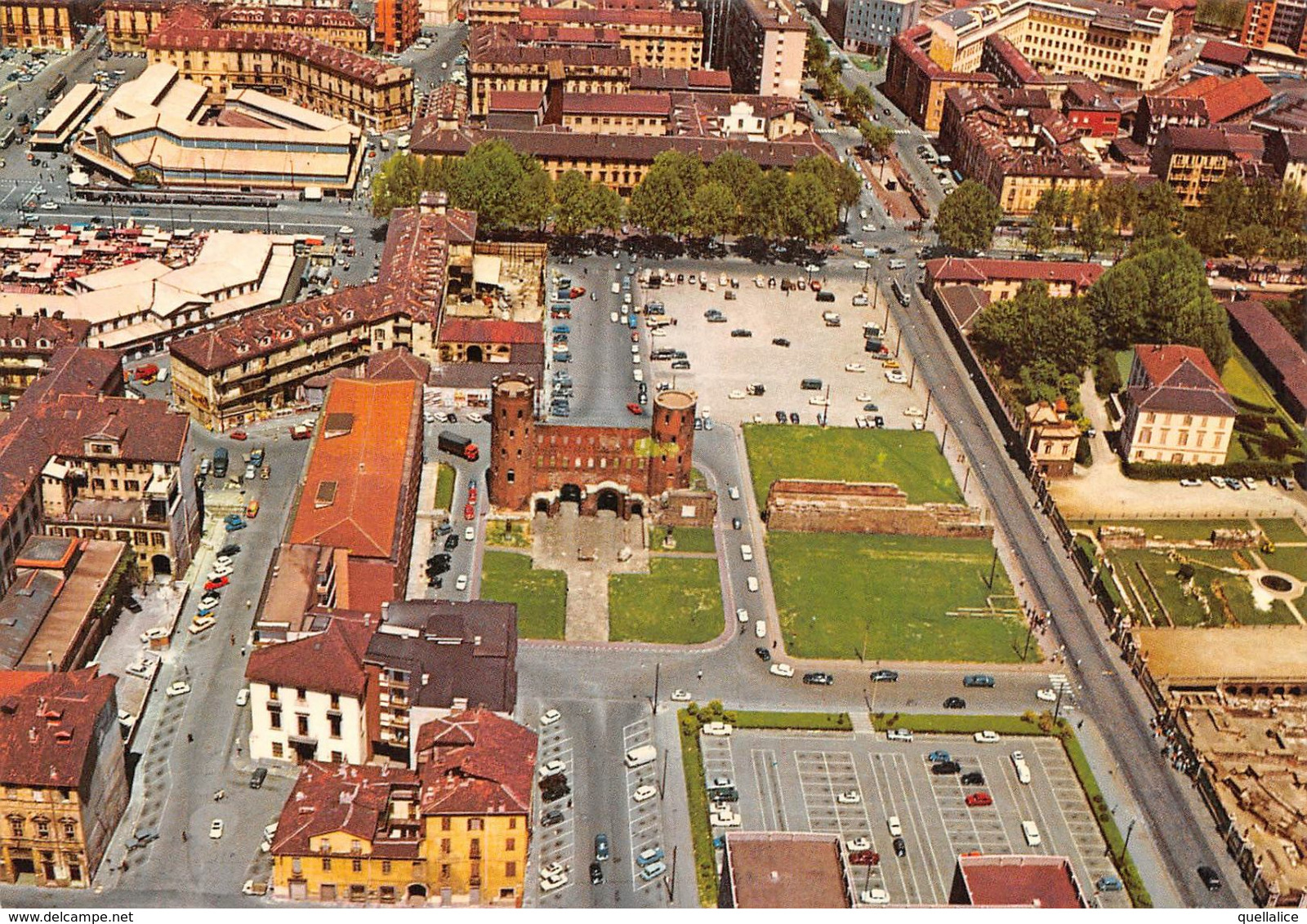 01910 "TORINO UNA VOLTA - VEDUTA PANORAMICA DALL'AEREO" ANIMATA, AUTO.  CART  NON SPED - Multi-vues, Vues Panoramiques