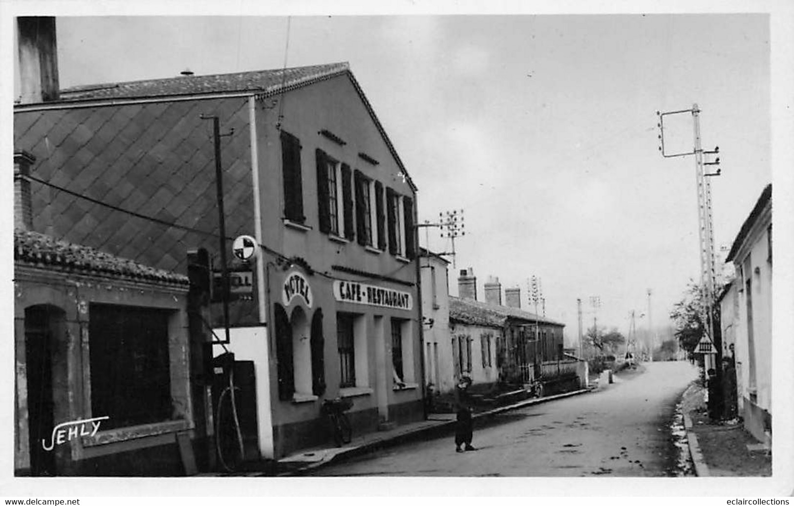 Saint Hilaire De Riez          85         Route De St Jean De Monts. Café Restaurant       (voir Scan) - Saint Hilaire De Riez