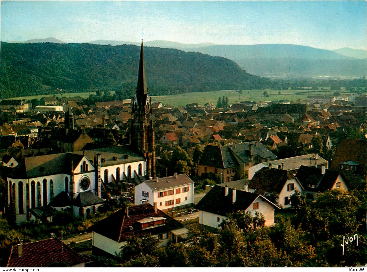 Mutzig * Vue Générale * L'église St Maurice Et L'hôtel De Ville - Mutzig