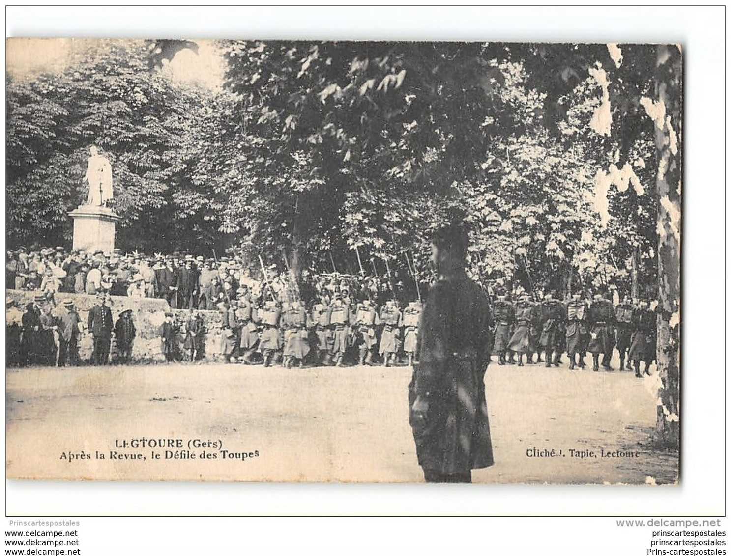 CPA 32 Lectoure Apres La Revue Le Defilé Des Troupes - Lectoure