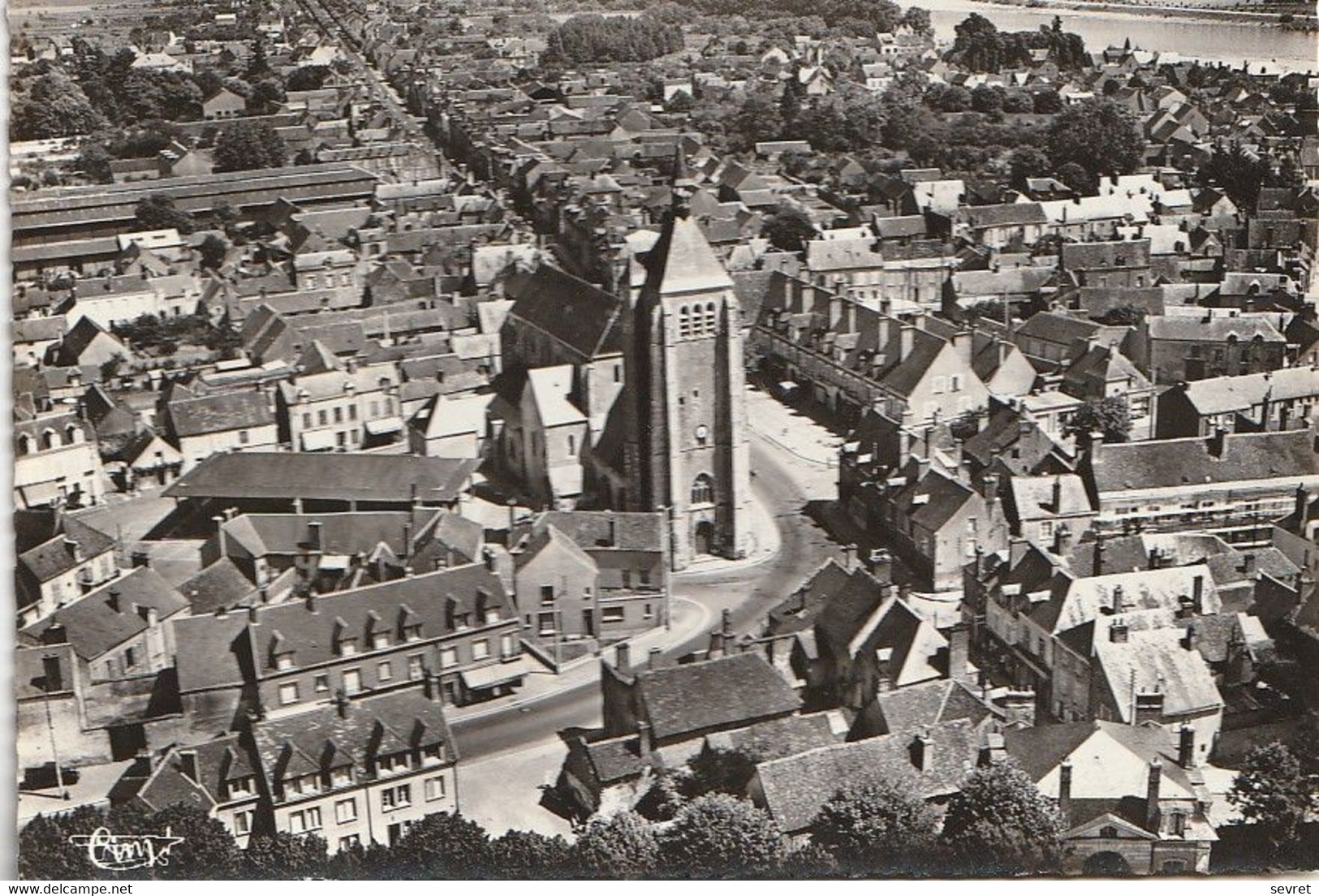 CHATEAUNEUF-sur-LOIRE. - L'Eglise Et La Grande Rue. Vue Aérienne RARE - Autres & Non Classés