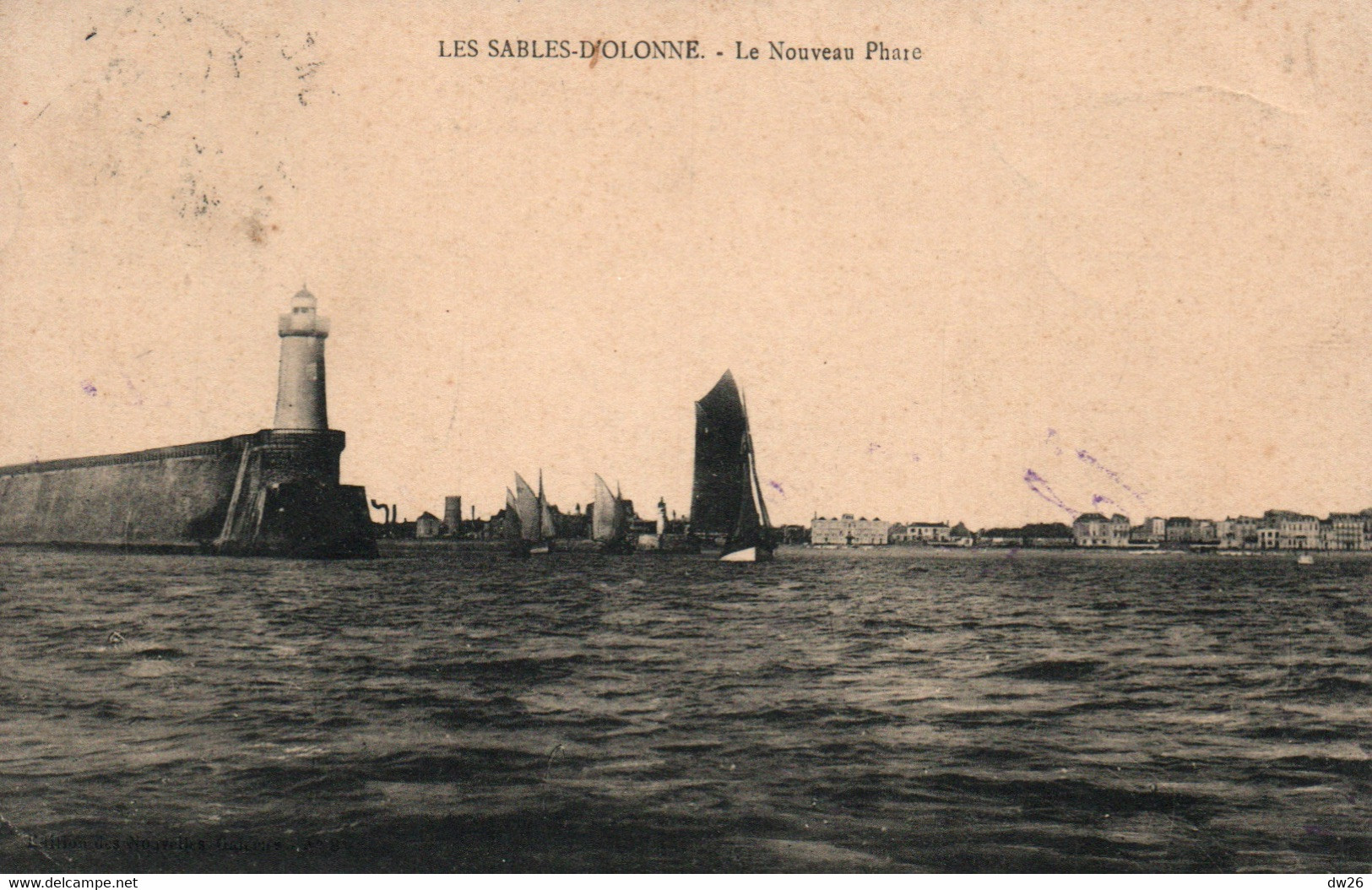 Les Sables-d'Olonne - Le Nouveau Phare En Bout De Jetée En 1913, Voiliers - Edition Nouvelles Galeries - L'Hermenault