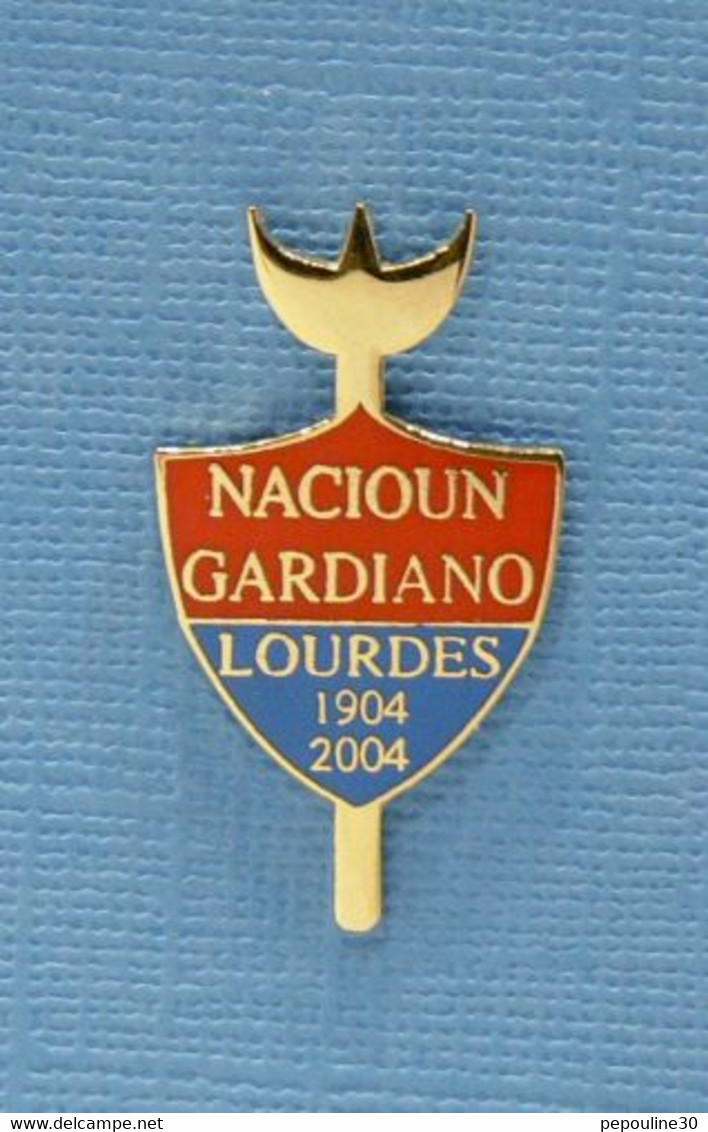 1 PIN'S //  ** NACIOUN GARDIANO / LOURDES / 1904 . 2004 ** - Tauromachie - Corrida