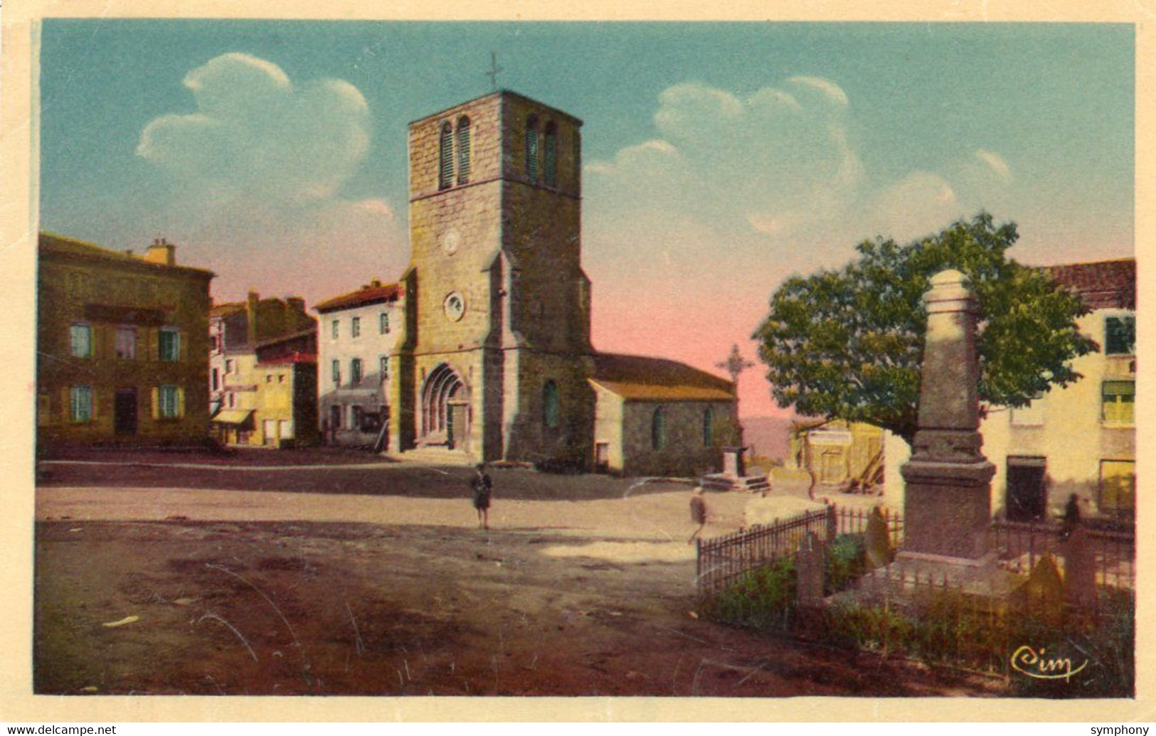 42. CPA. SAINT JEAN SOLEYMIEUX -  Place Publique - égise Et Monument Aux Morts - Scan Du Verso - - Saint Jean Soleymieux