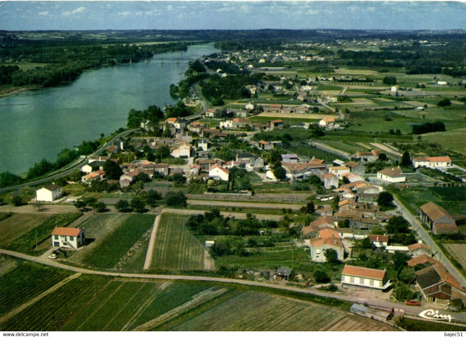 La Chapelle Basse Mer - La Pierre Percée - La Chapelle Basse-Mer