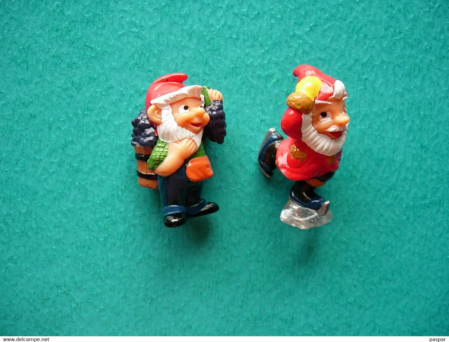 Lot De 2 Figurines Kinder - Nains - Dibujos Animados