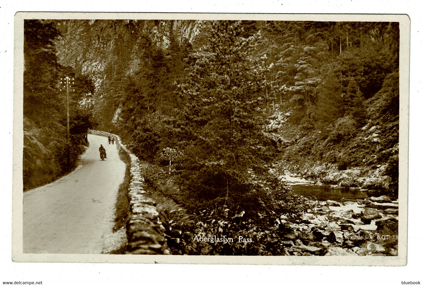 Ref 1426 - Real Photo Postcard - Motorcycle - Aberglaslyn Pass Caernarvonshire Wales - Caernarvonshire