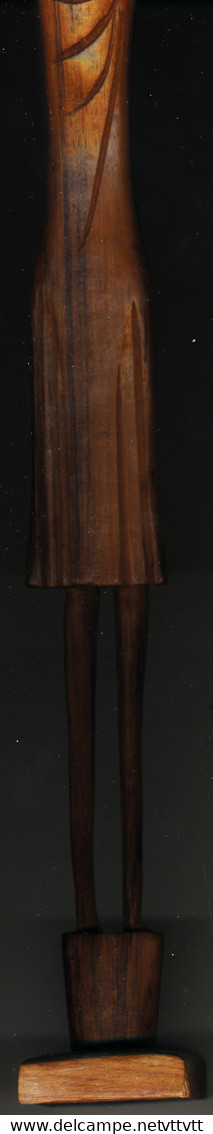 Statue : Femme Portant Son Fardeau Sur Tête, Socle, Bois Léger, Origine Inconnue - Hout