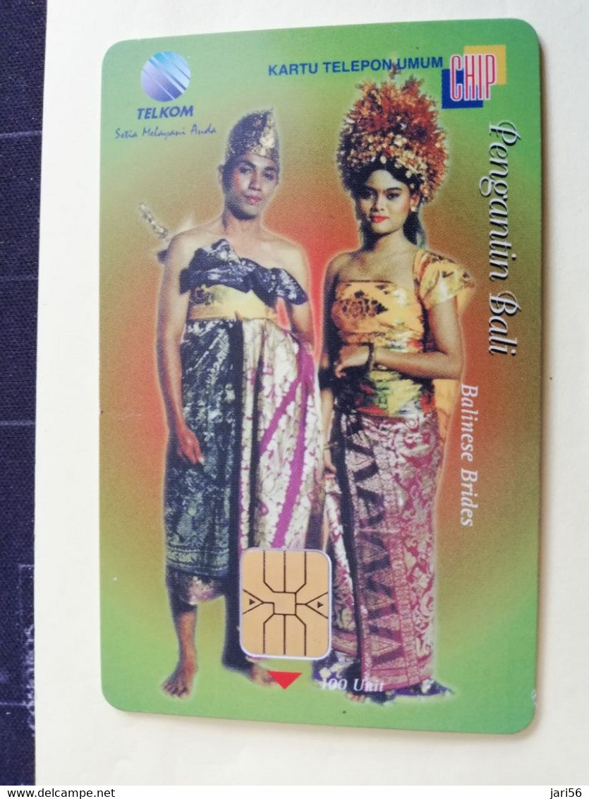 INDONESIA CHIPCARD 100  UNITS   BALINESE BRIDES         Fine Used Card   **3892 ** - Indonesien