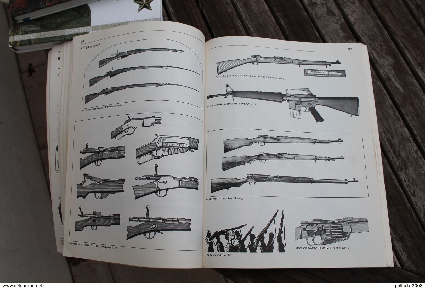 TRES BEAU ET BON LIVRE AMERICAIN SUR LES ARMES