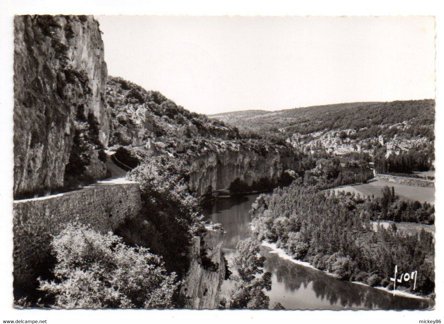 SAINT CIRQ-LAPOPIE --1961-- La Route Touristique,le Rocher Et La Lot...cachet .........à Saisir - Saint-Cirq-Lapopie