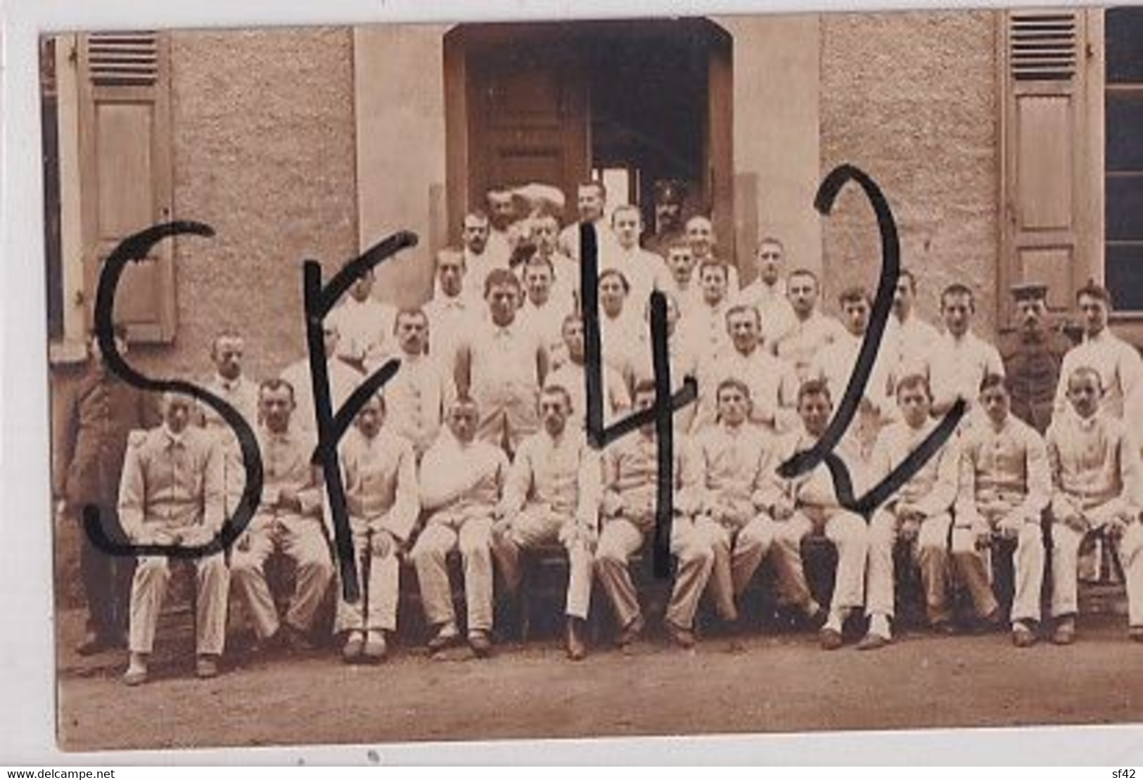 FRIEDBERG         CARTE PHOTO  MILITAIRES  + CACHET RESERVE LAZARETT - Friedberg