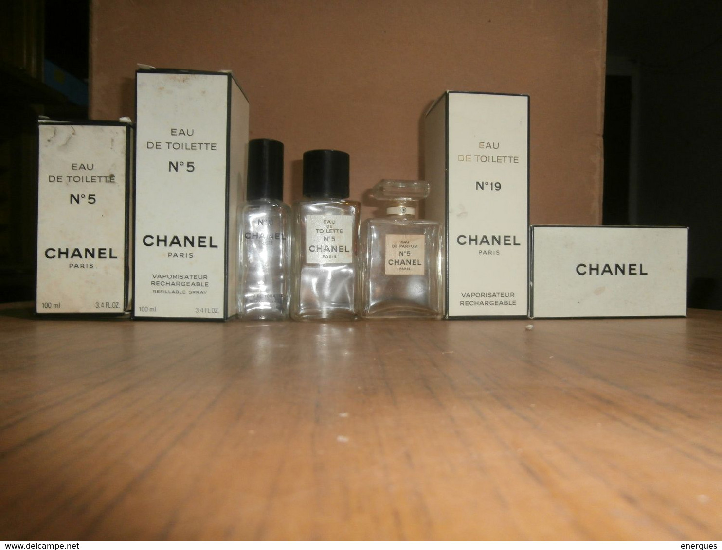 Parfum Chanel, 3 Flacons N°5, 2 Boîtes Vides N°5, 1 Boîte Vide N° 19, 1 Boîte Vide Rectangulaire Chanel - Non Classés