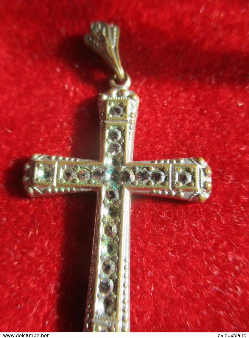 Pendentif Religieux Ancien / CRUCIFIX/Bronze Nickelé /avec Inclusions De Verroterie/CZECHOSLOVAKIA/Vers 1920-1930   CRX8 - Religion & Esotérisme