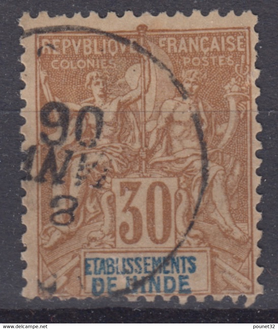 INDE : TYPE GROUPE 30c BRUN N° 9 OBLITERATION LEGERE - COTE 56 € - Oblitérés