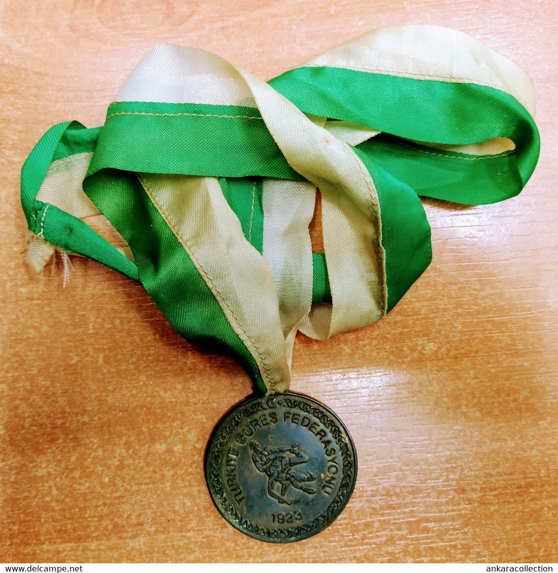 AC - SILVER MEDAL ( SECOND PLACE ) OF 57 KG OF GREKO ROMAN WRESTLING OF TURKISH CHAMPIONSHIP 24 - 25 FEBRUARY 1972 MEDA - Abbigliamento, Souvenirs & Varie