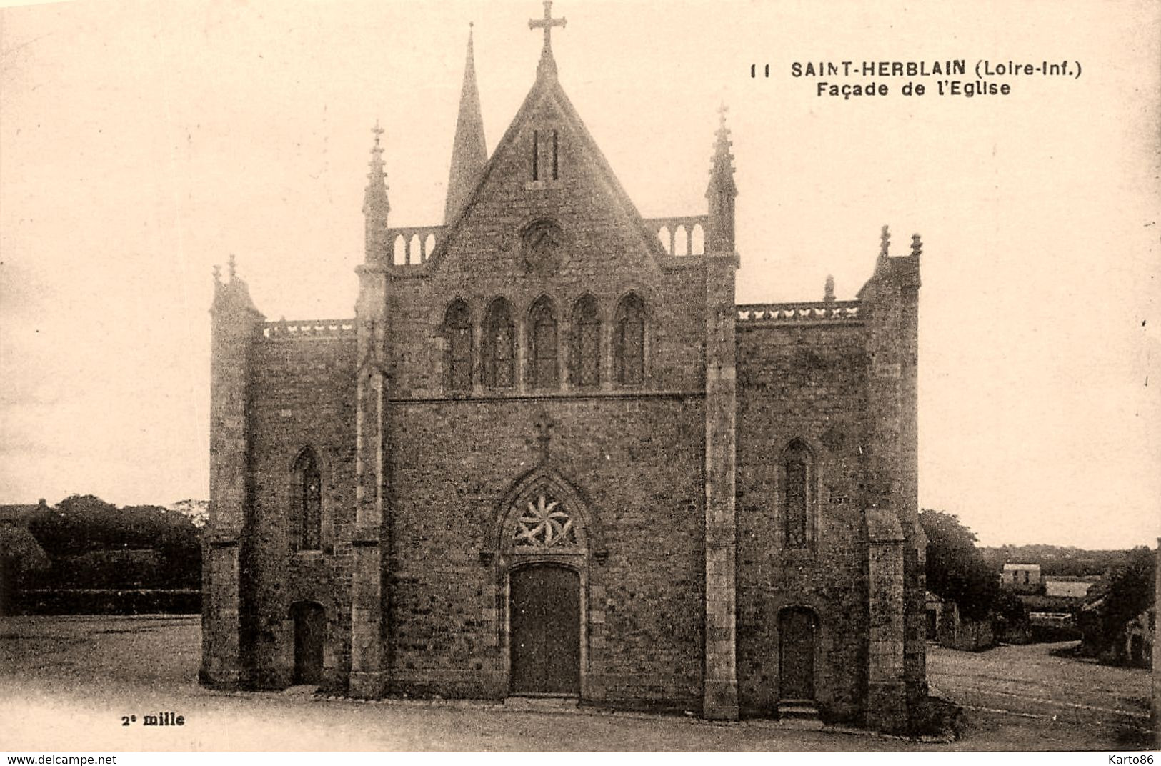 St Herblain * Place Et Façade De L'église - Saint Herblain