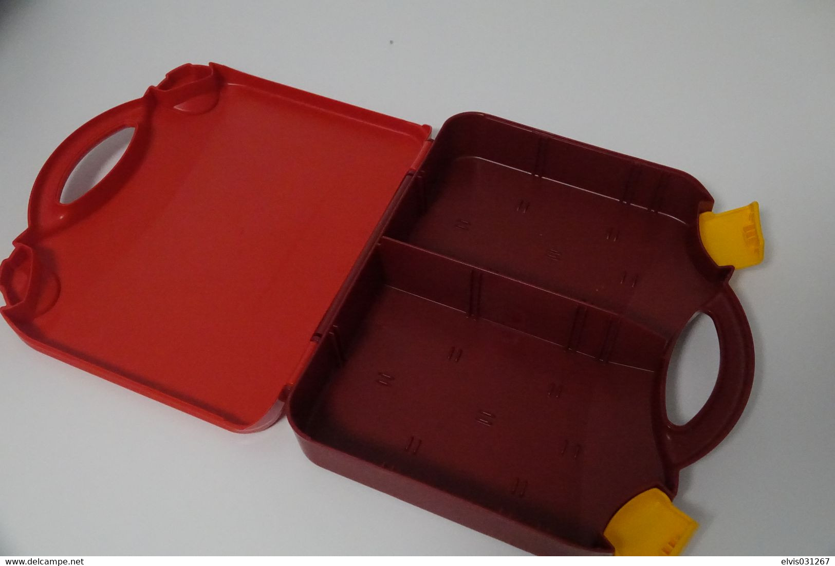 LEGO - 759528c03 - Storage Case With Rounded Corners And Red Lid, Yellow Latches - Original Lego 2015 - Vintage - Catalogi