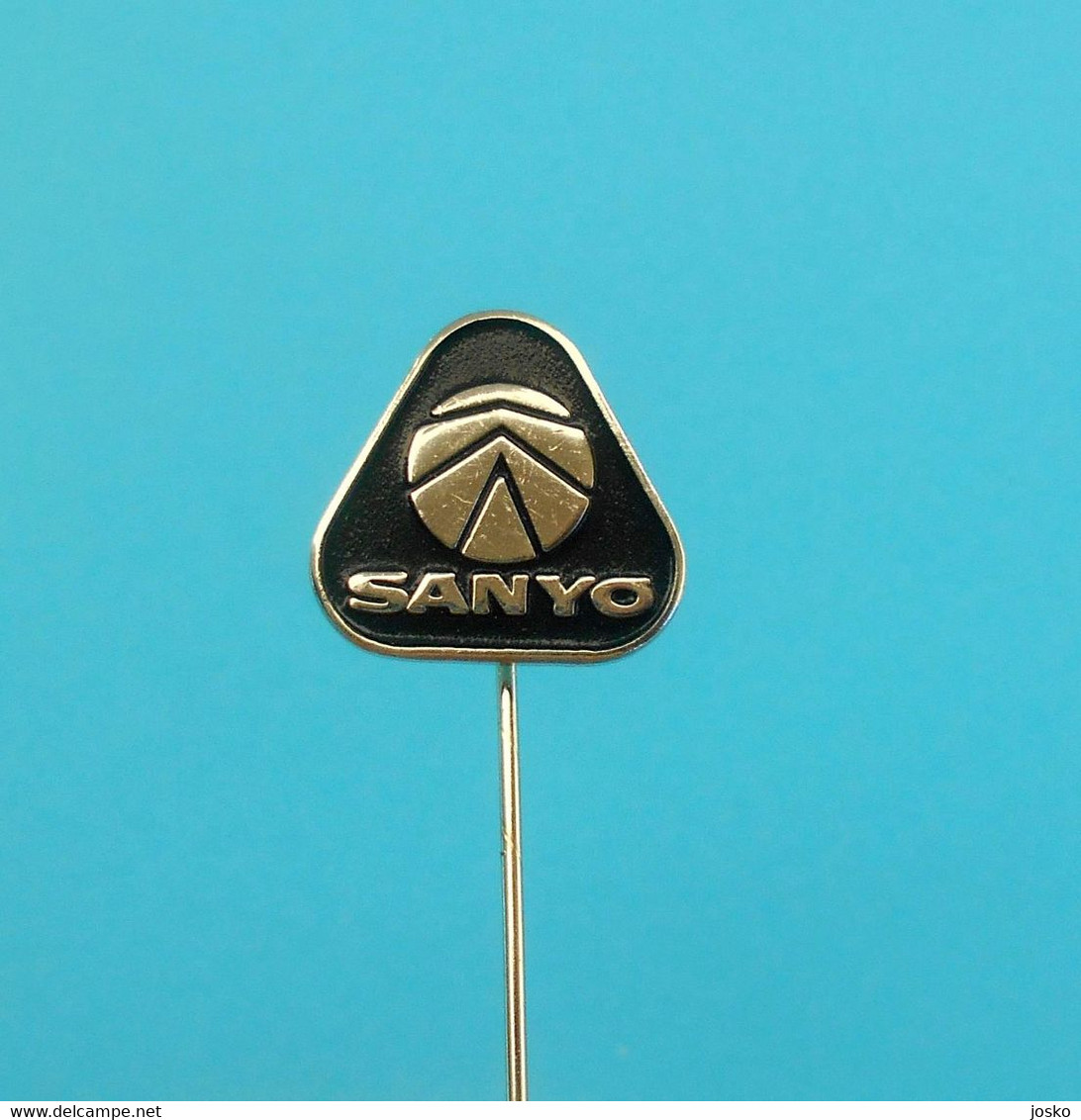 SANYO - Electric Co., Ltd. Is A Major Electronics Company ( Japan ) * Rare Pin Badge Anstecknadel Distintivo - Sonstige & Ohne Zuordnung