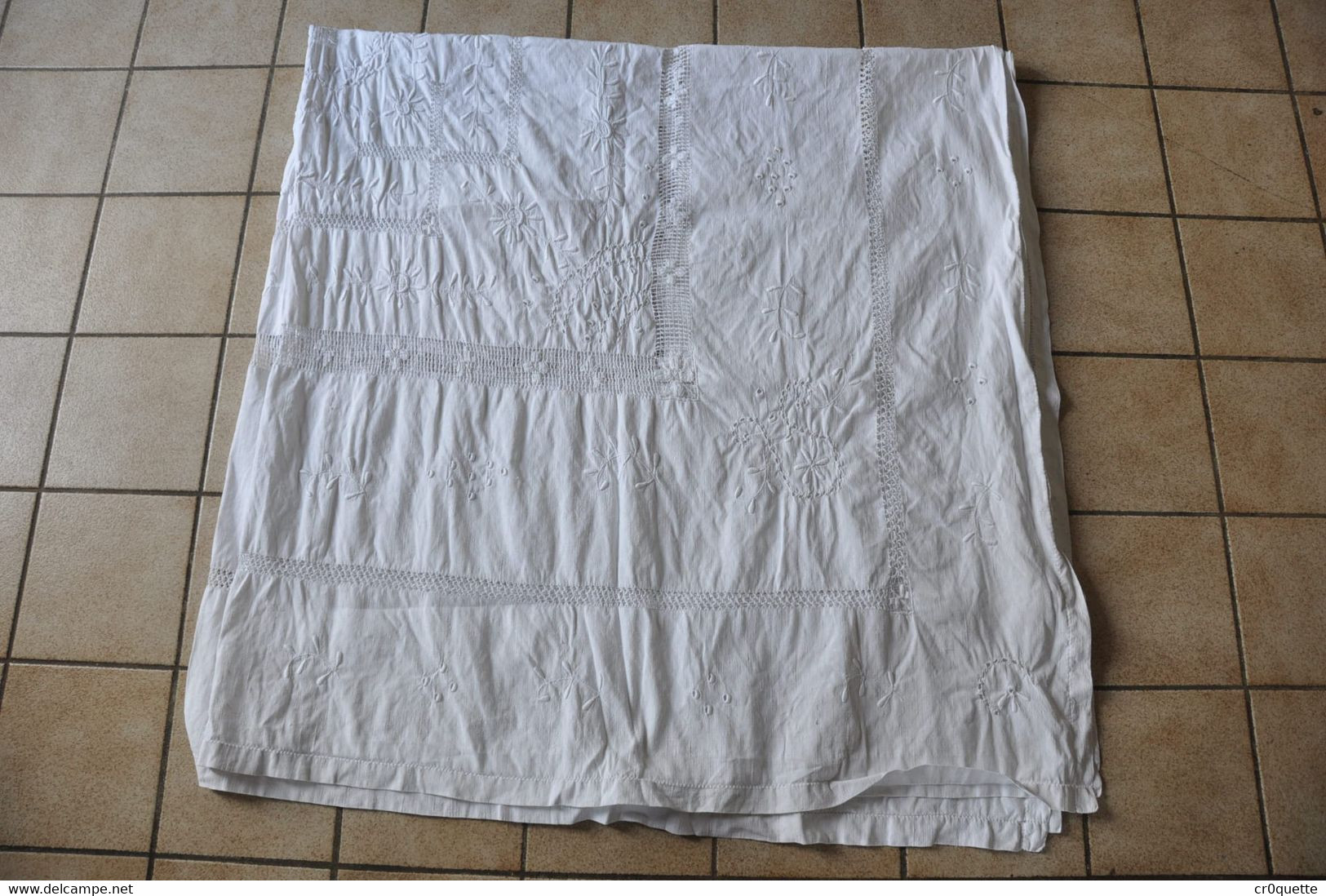 VINTAGE NAPPE BRODEE (2M X 2M) - Other & Unclassified