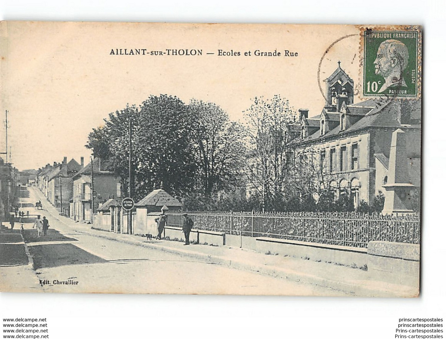 CPA 89 Aillant Sur Tholon Ecoles Et Grande Rue - Aillant Sur Tholon