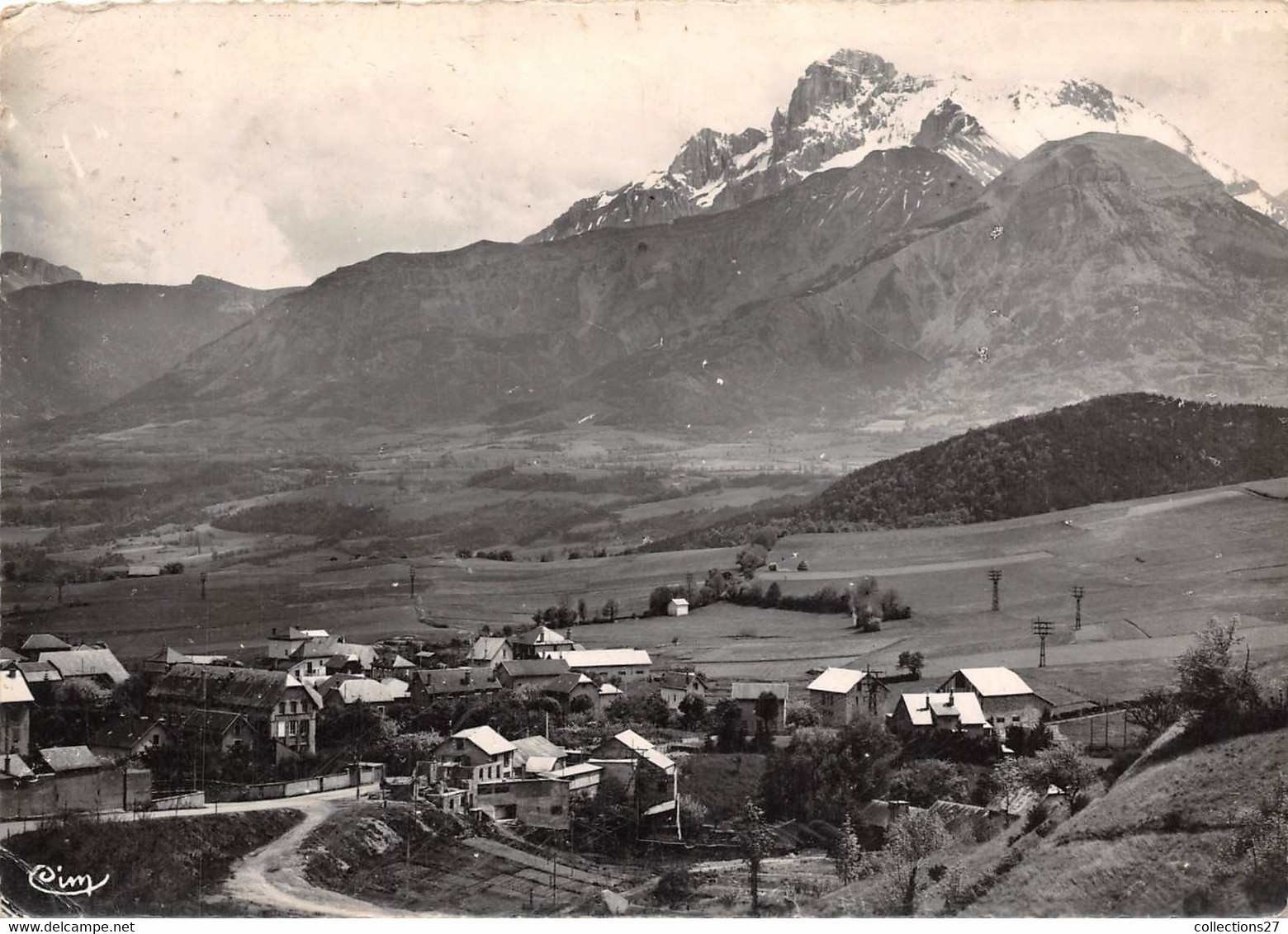 38-LA-MURE- UN DES FAUBOURG DE LA VILLE AU FON L'OBIOU - La Mure