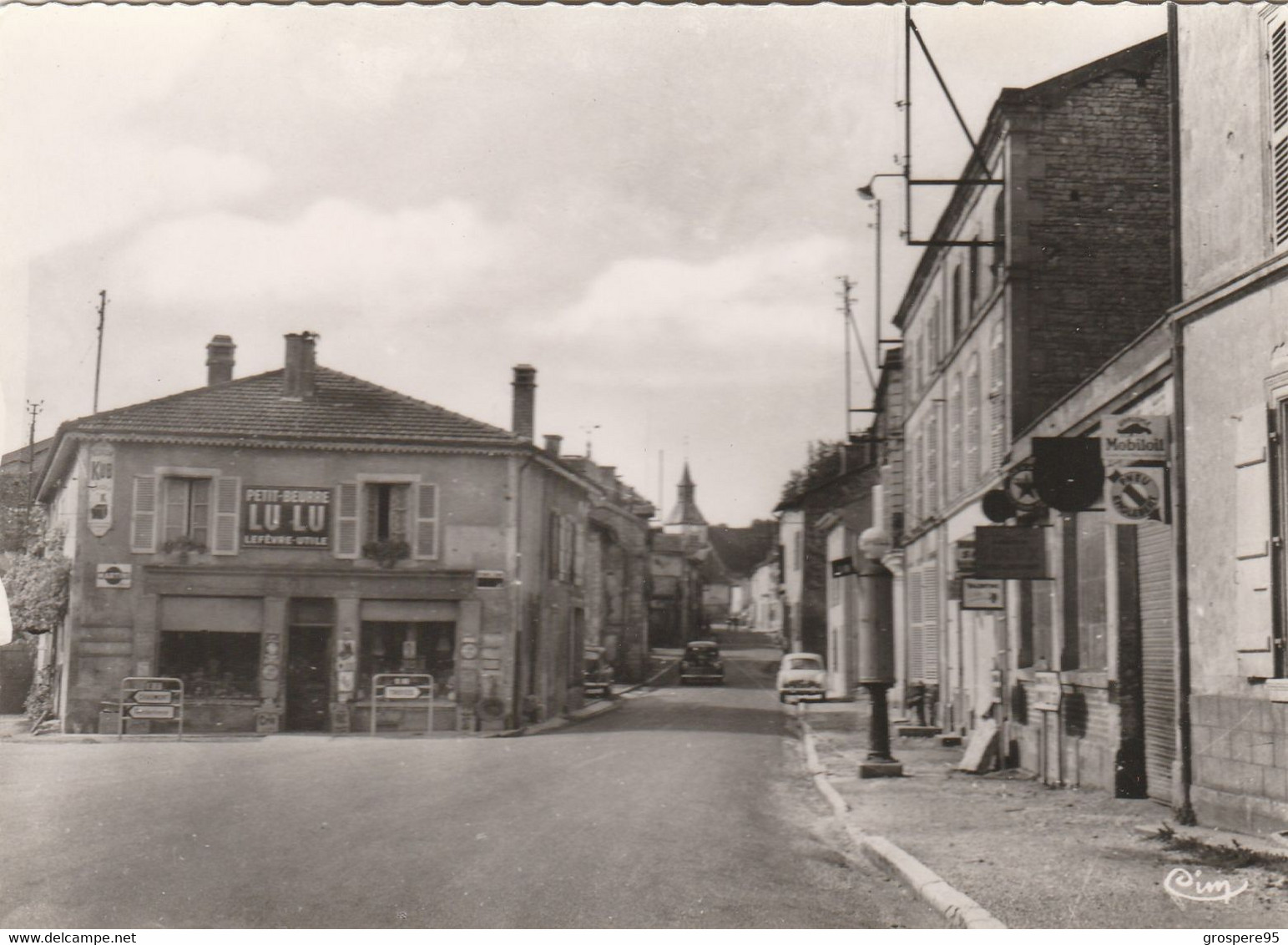 DOULEVANT LE CHATEAU LA PLACE Nombreux Panneaux Publicitaires - Doulevant-le-Château