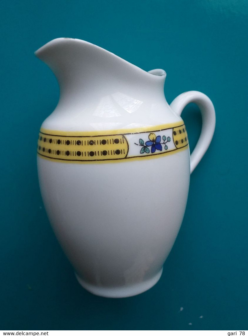 POT à Lait Ou à Crème, Gamme Victoria - Porcelaine De Tchécoslovaquie - Modra (SVK)