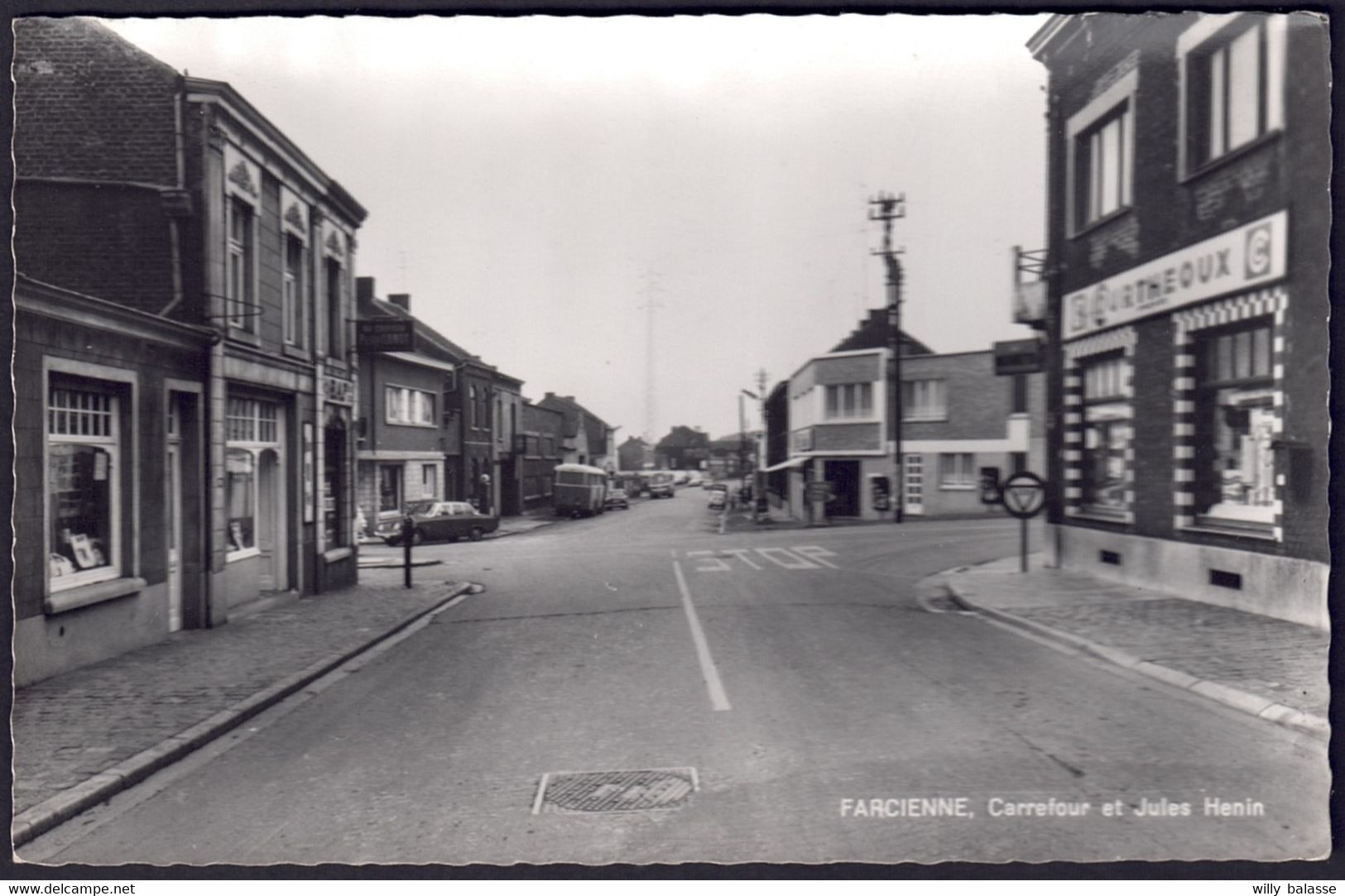 +++ CPA - FARCIENNE - FARCIENNES - Carrefour Et Jules Hennin - Magasin Courthéoux  // - Farciennes