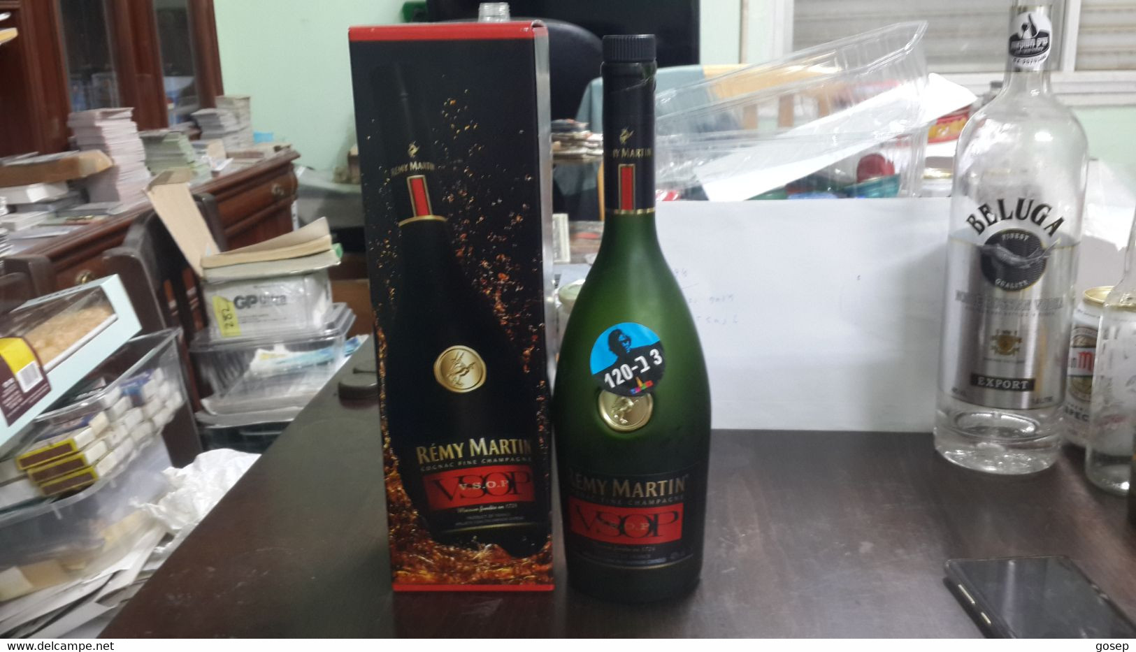 France-REMY MARTIN-cognac Fine Champagne(40%%)-(700ml)-good-botlle+box - Whisky