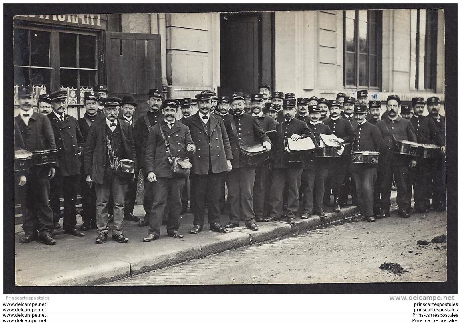 CPA 69 Carte Photo Les Facteurs Devant L'hotel Des Poste Perrache - Lyon 2