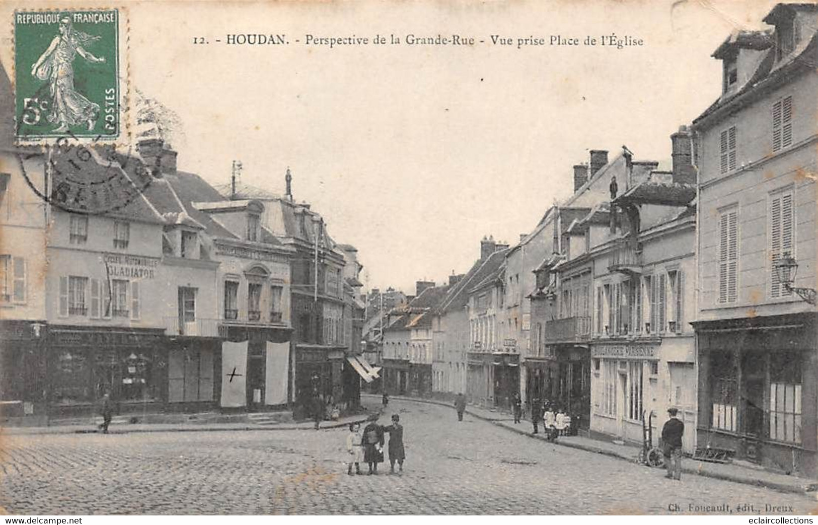 Houdan        78        Perspective De La Grande Rue. Vue Prise De La Place De L'église         Pli      (voir Scan) - Houdan