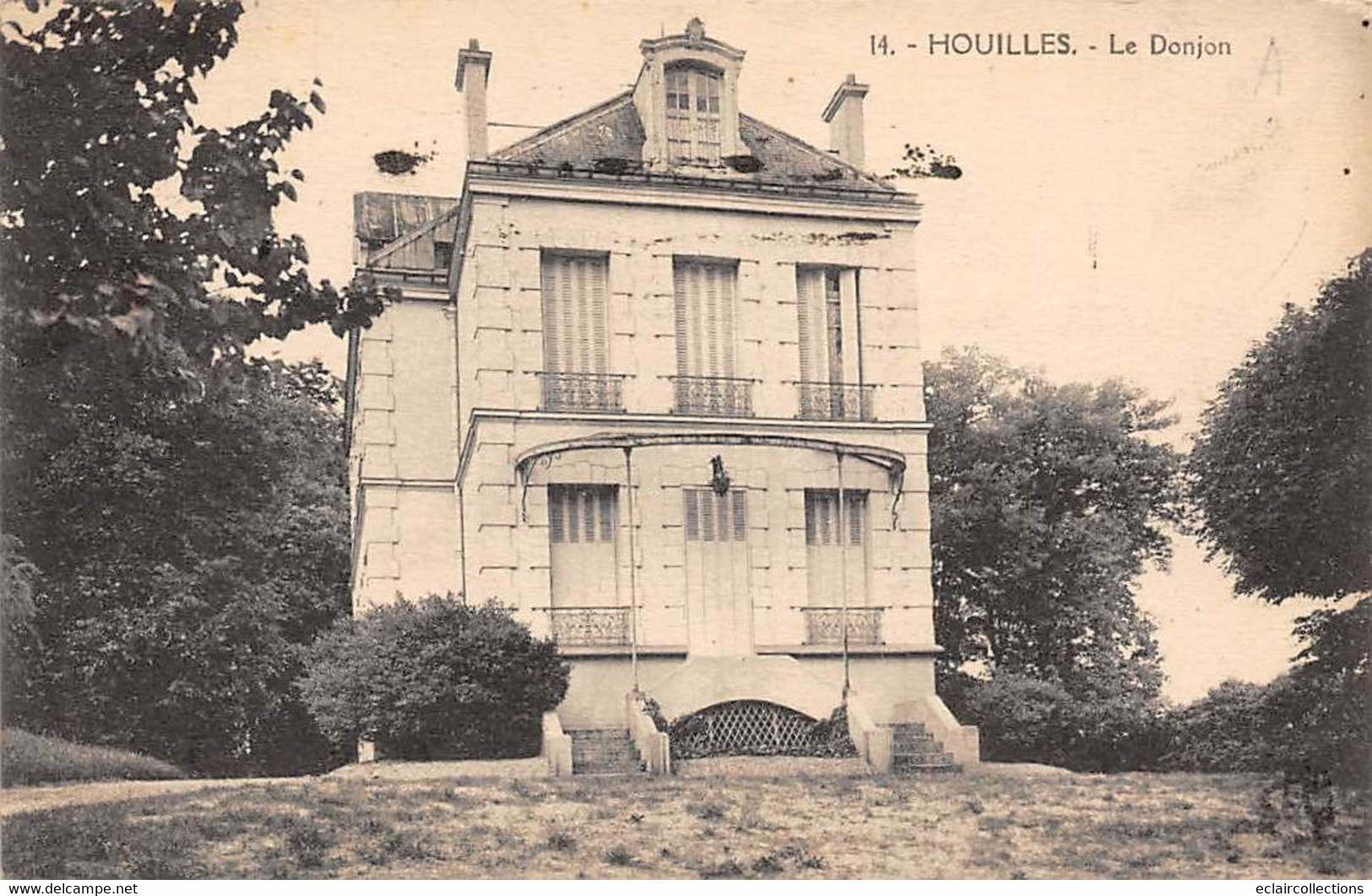 Houilles         78          Villa: Le Donjon .       (voir Scan) - Houilles