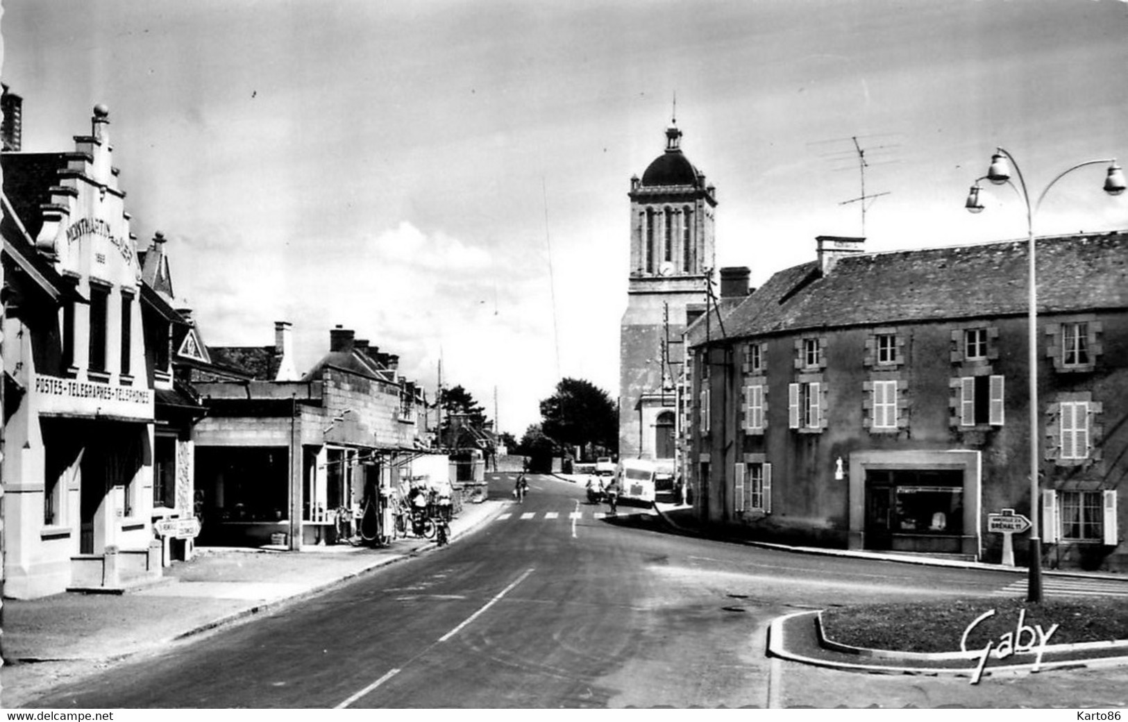 Montmartin Sur Mer * La Poste Et Le Bourg * Ptt * Pompe à Essence - Montmartin Sur Mer