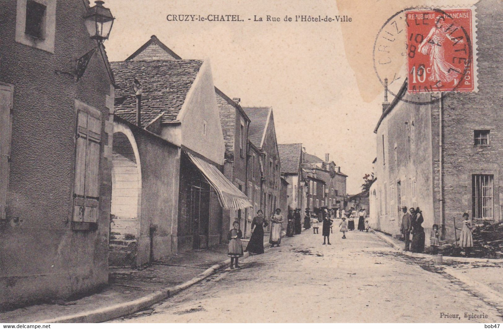 Cruzy Le Chatel - La Rue De L'hotel De Ville - Cruzy Le Chatel